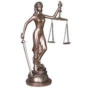 Palazzo Int Justitia Skulptur mit Waage und Schwert Vergleich