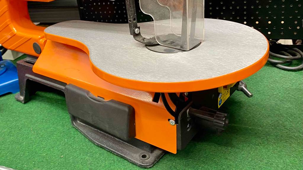 Dekupiersäge getestet: Detailaufnahme Sägetisch.
