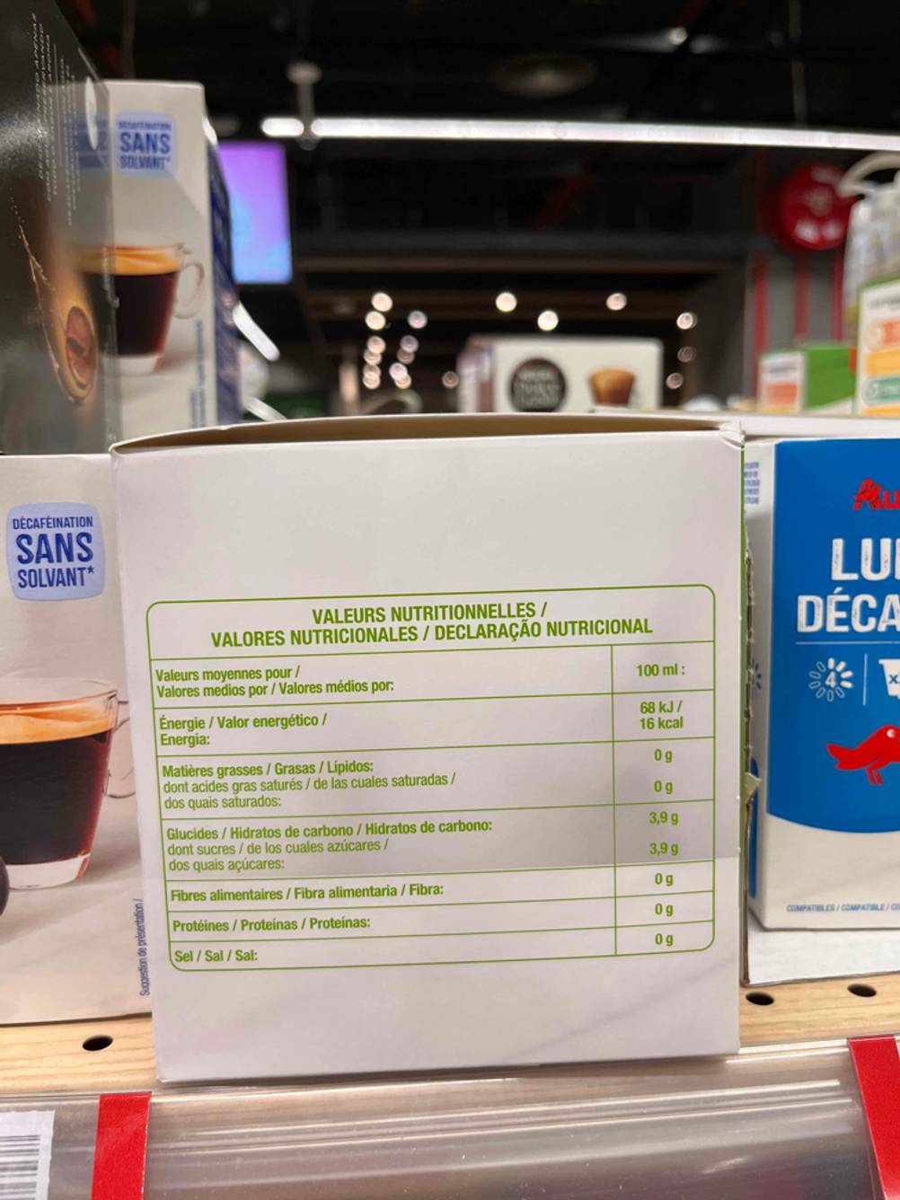 Grüner-Tee-Kapseln-Test: Nahaufnahme der Nährwerttabelle.