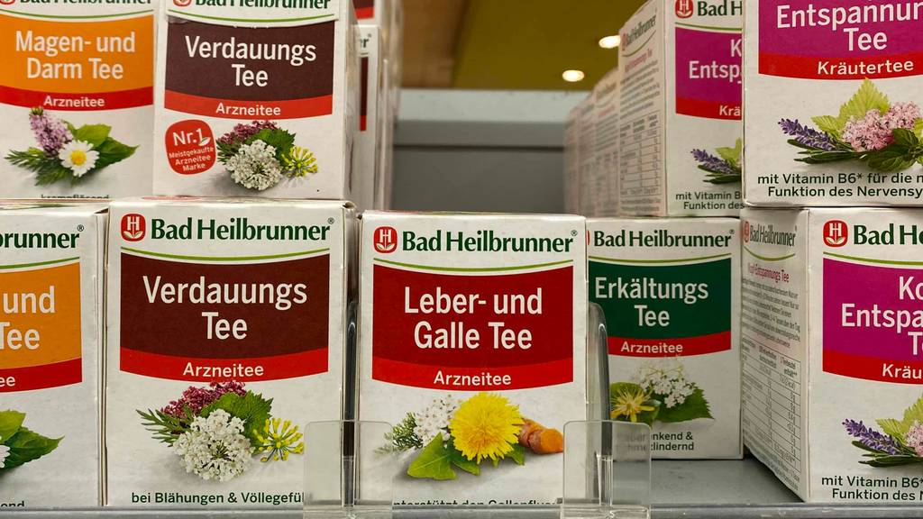 Mehrere getestete Lebertee nebeneinander