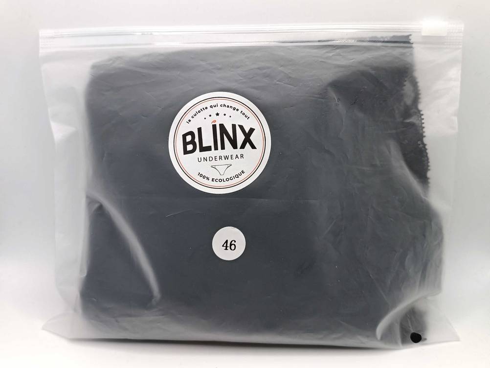 Periodenunterwäsche eingepackt.