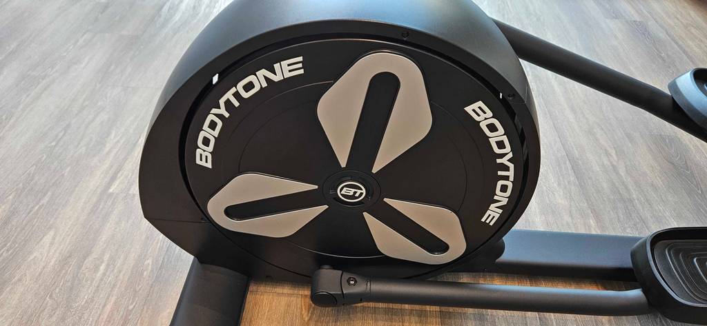 Crosstrainer getestet: Detailaufnahme des Schwungrades.