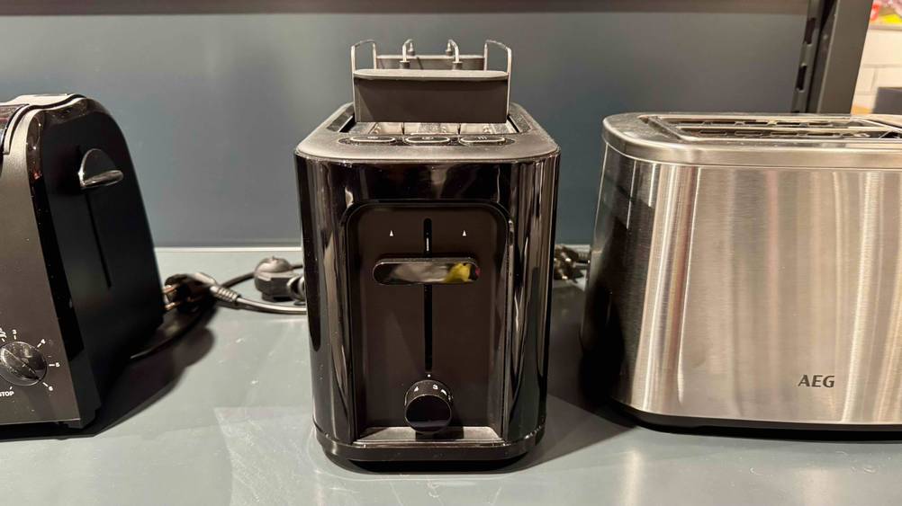 Der Schieberegler des getesteten Braun-Toaster im Fokus.