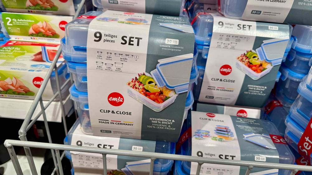 Die getesteten stapelbare Vorratsdosen befinden sich in der Verpackung, worauf die Größen der entsprechenden Vorratsdosen ersichtlich sind.