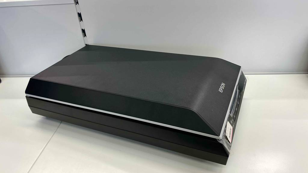 Scanner im Test: Scanner der Marke Epson ist geschlossen.