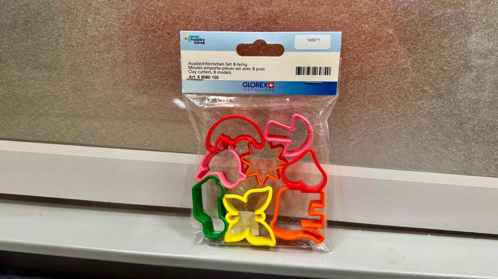 Ausstechformen -Test: Bunte Ausstechformen befinden sich in einer transparenten Verpackung.