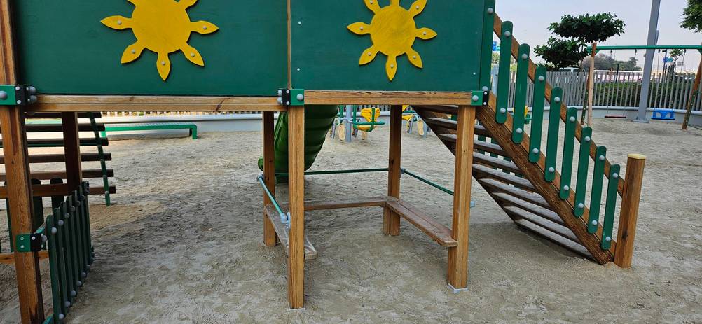 Spielturm getestet: Gestell eines Spielturms im Blick.