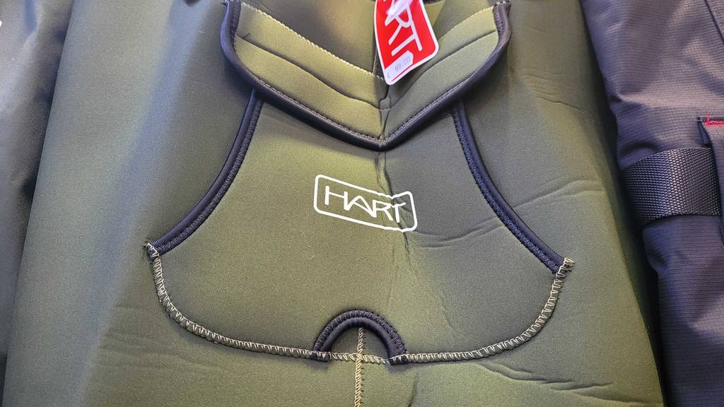 Wathose-Test: Nahaufnahme der Brusttasche.