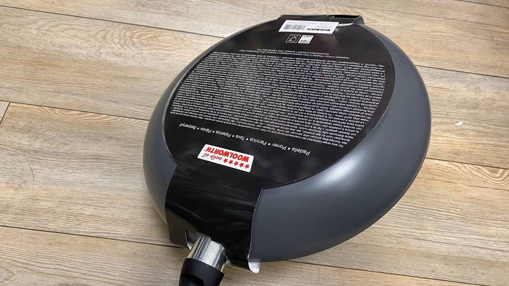 Pfanne 32 cm im Test: Pfanne von der Rückseite zu sehen.