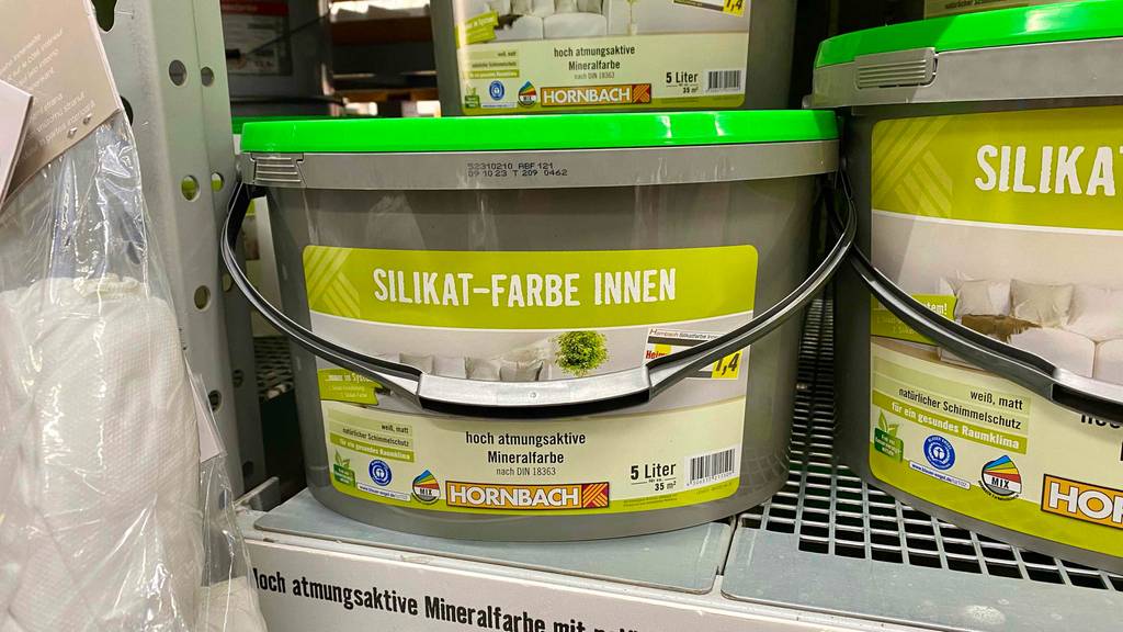 Getestete Silikat-Innenfarben-Eimer von der Seite.