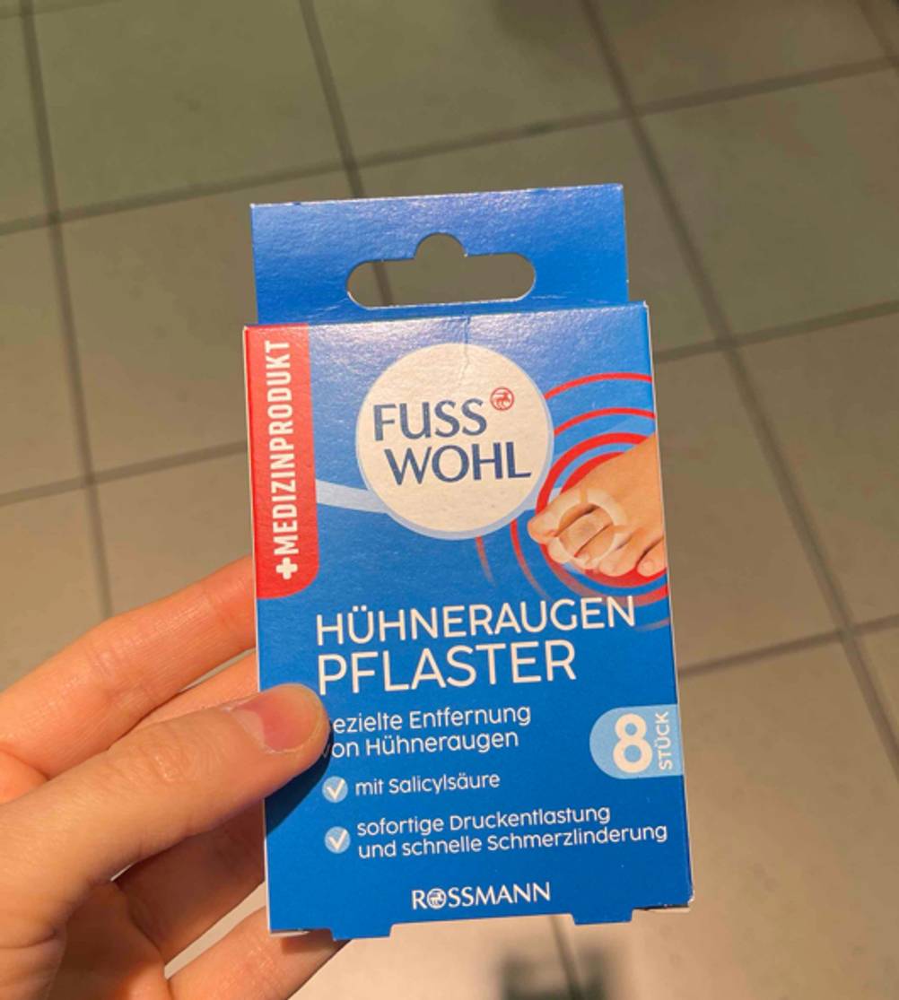Das getestete Hühneraugenpflaster von Fuss Wohl, mit einem Inhalt von 8 Stück im Blick.