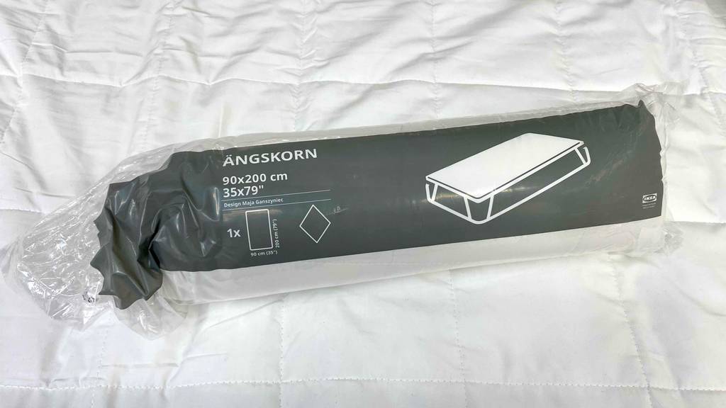 Matratzenschoner getestet: ein Matratzenschoner mit einer Größe von 90 x 200 cm in der Originalverpackung.