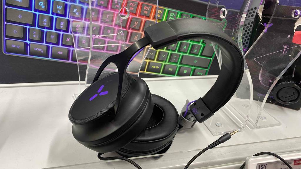 PS4-Headset schwarzes Headset auf der Seite liegend.