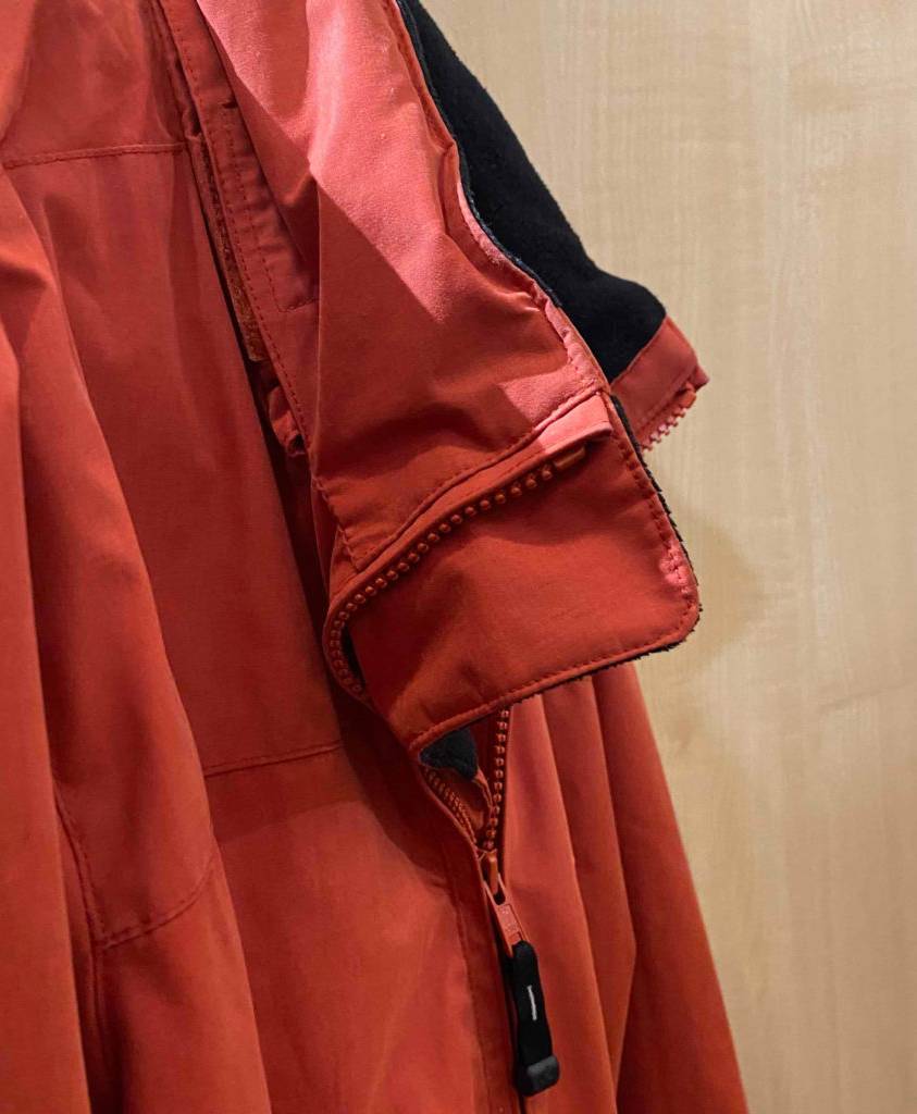 Outdoor-Jacken für Damen getestet: der Kragen einer Outdoor-Jacke für Damen.