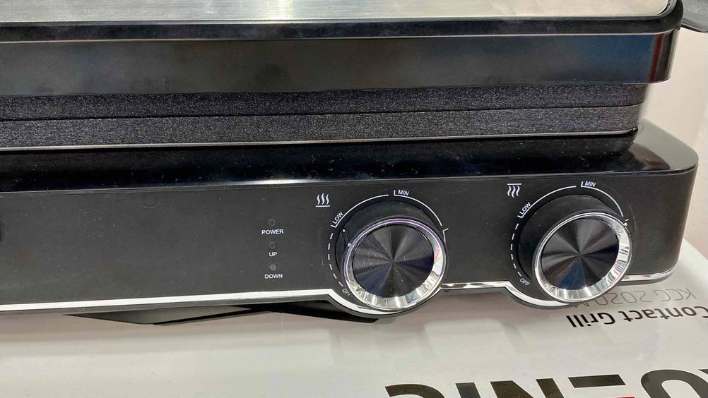 Kontaktgrill im Test: Nahaufnahme von verschiedenen Einstellungen des Kontaktgrills