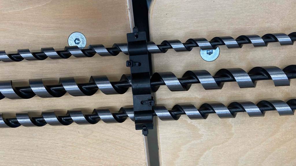 Nahaufnahme von getestetem Schlangenbohrer mit unterschiedlichen Durchmessern.