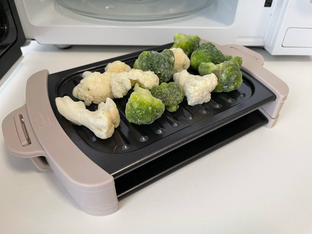 Auf der getesteten Grillplatte befindet sich Brokkoli und Karfiol.