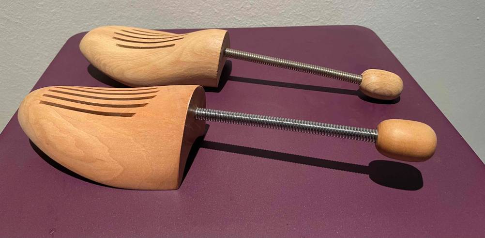 Schuhspanner getestet: zwei Schuhspanner von der Seite ersichtlich.