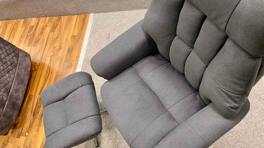Ein getesteter Relaxsessel, bei welchem die Sitzfläche im Fokus ist.