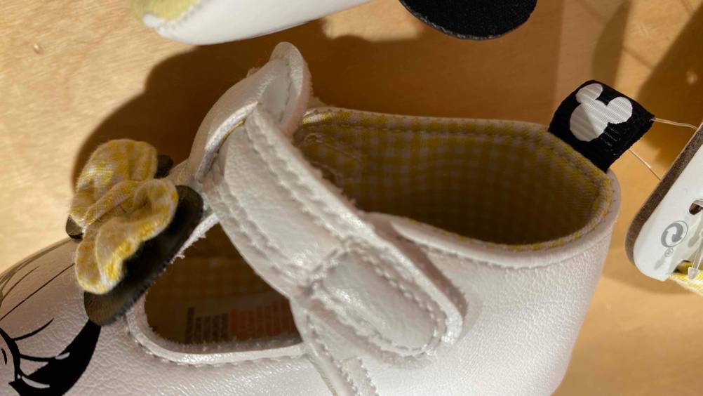 Krabbelschuhe - Verschluss zu sehen.