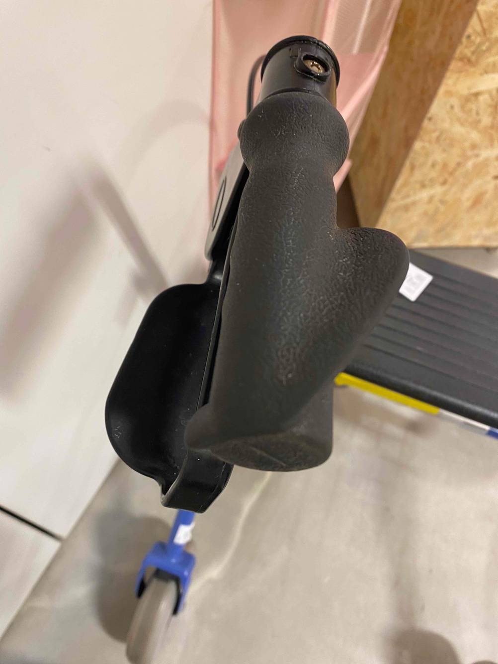 Ein ergonomischer Handgriff bietet guten Halt.