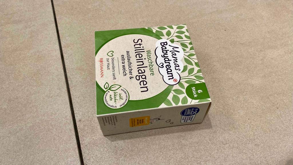 Getestete Stilleinlagen liegen auf einem Boden