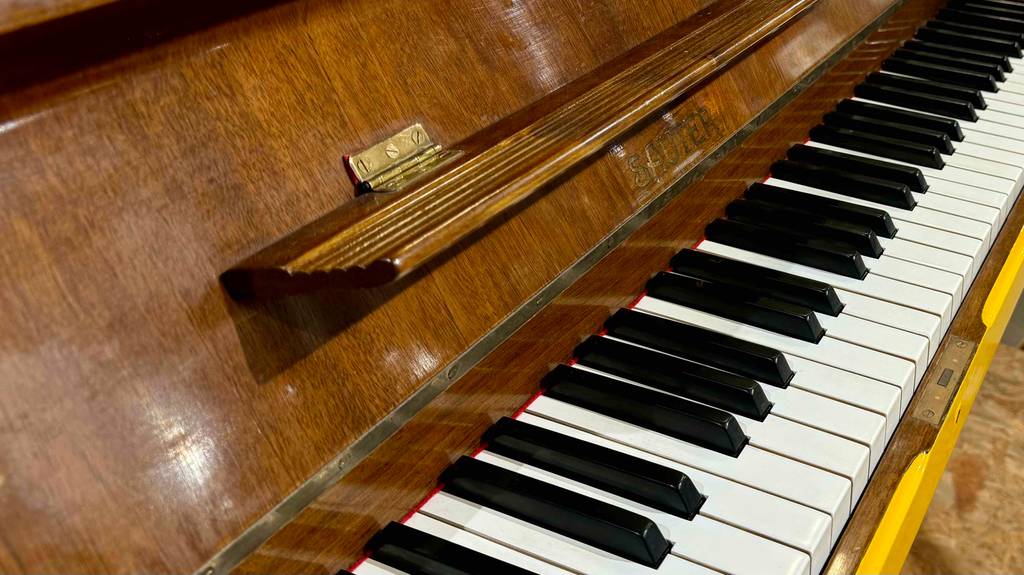 Stage-Piano im Test: Nahaufnahme des Materials eines Stage-Pianos.