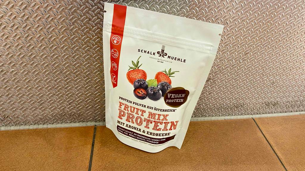 Fruchtpulver-Test: ein veganes Fruchtpulver im verschlossenen Zustand.