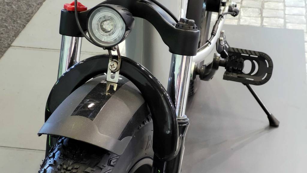Das E-Bike im Test verfügt über einen Scheinwerfer