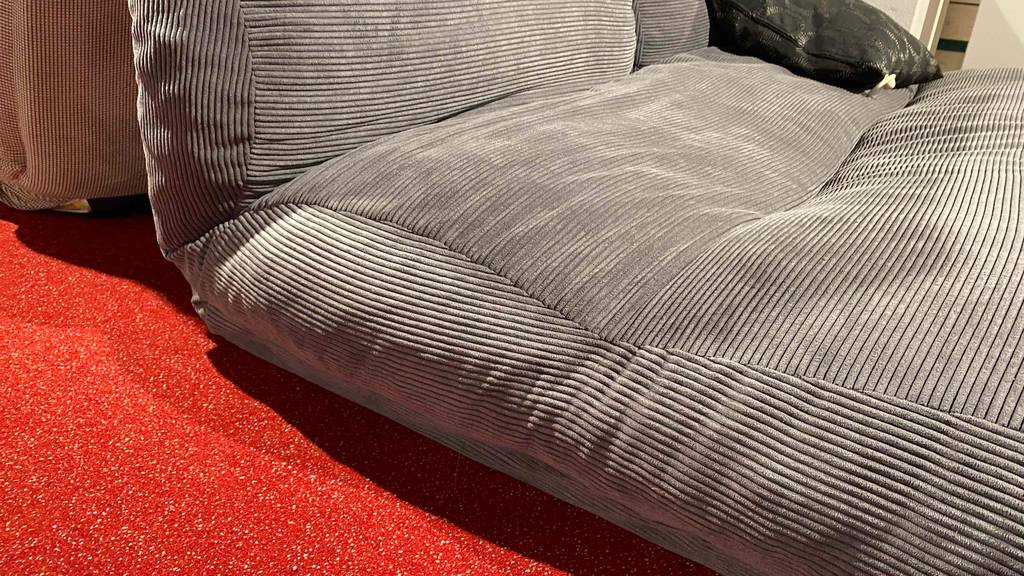 Relaxliege-Test: Nahaufnahme von der Seite einer Relaxliege.