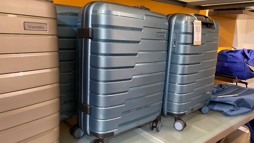 Mehrere getestete Travelite-Koffer stehen nebeneinander.