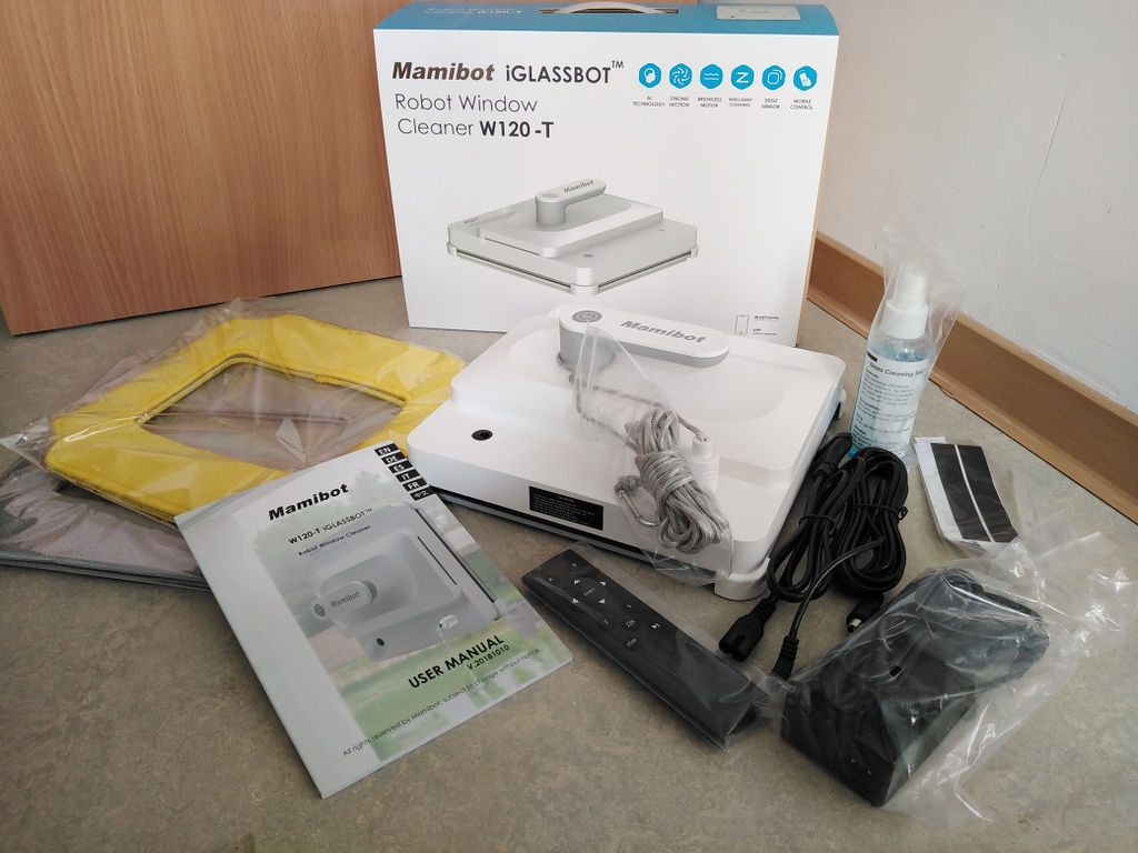 Der Verpackungsinhalt des Mamibot W120-T Fensterputzroboters: Fernbedienung, Handbuch, Putzflüssigkeit etc.