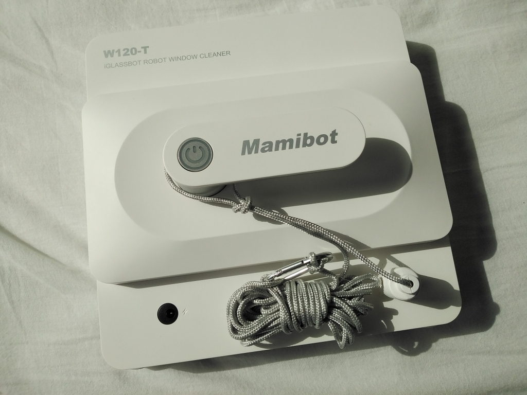 Der Fensterputzroboter Mamibot W120-T von vorne.