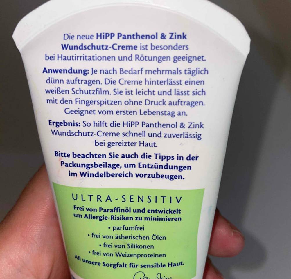 Wundschutzcreme im Test: Verpackugsrückseite einer Wundschutzcreme mit Anwendungshinweisen und anderen Informationen zum Produkt.