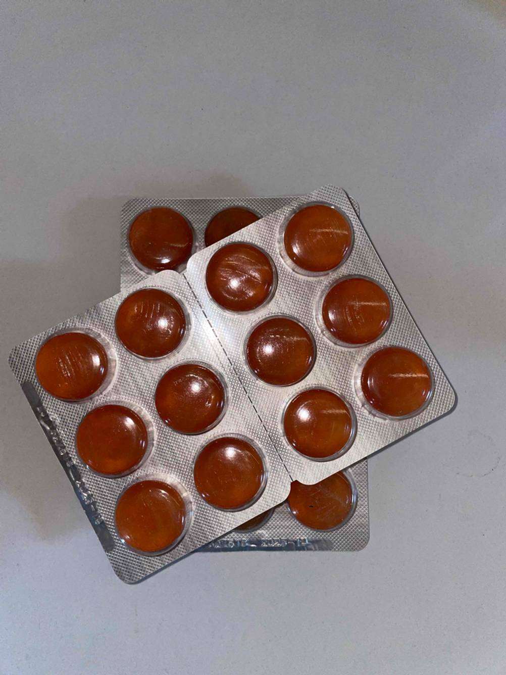 Hustenbonbons in Sichtverpackung.