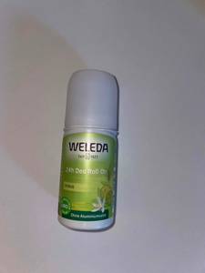 Deo-Roller liegend von Weleda.