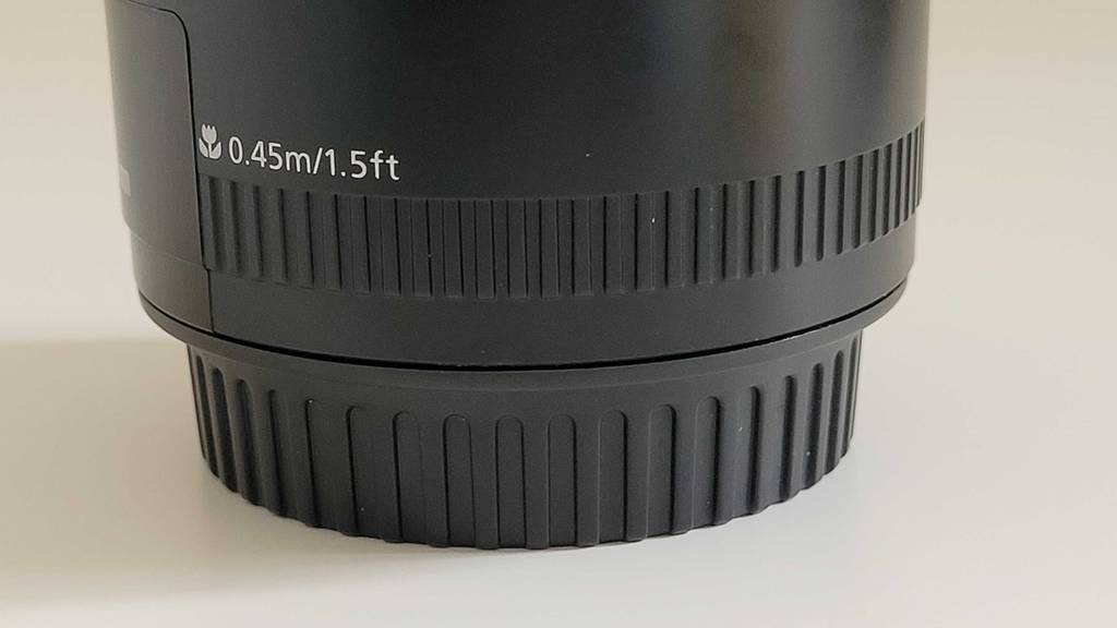 Detailansicht eines getesteten Canon-Objektivs mit Angaben zur Makrofähigkeit und Naheinstellung.