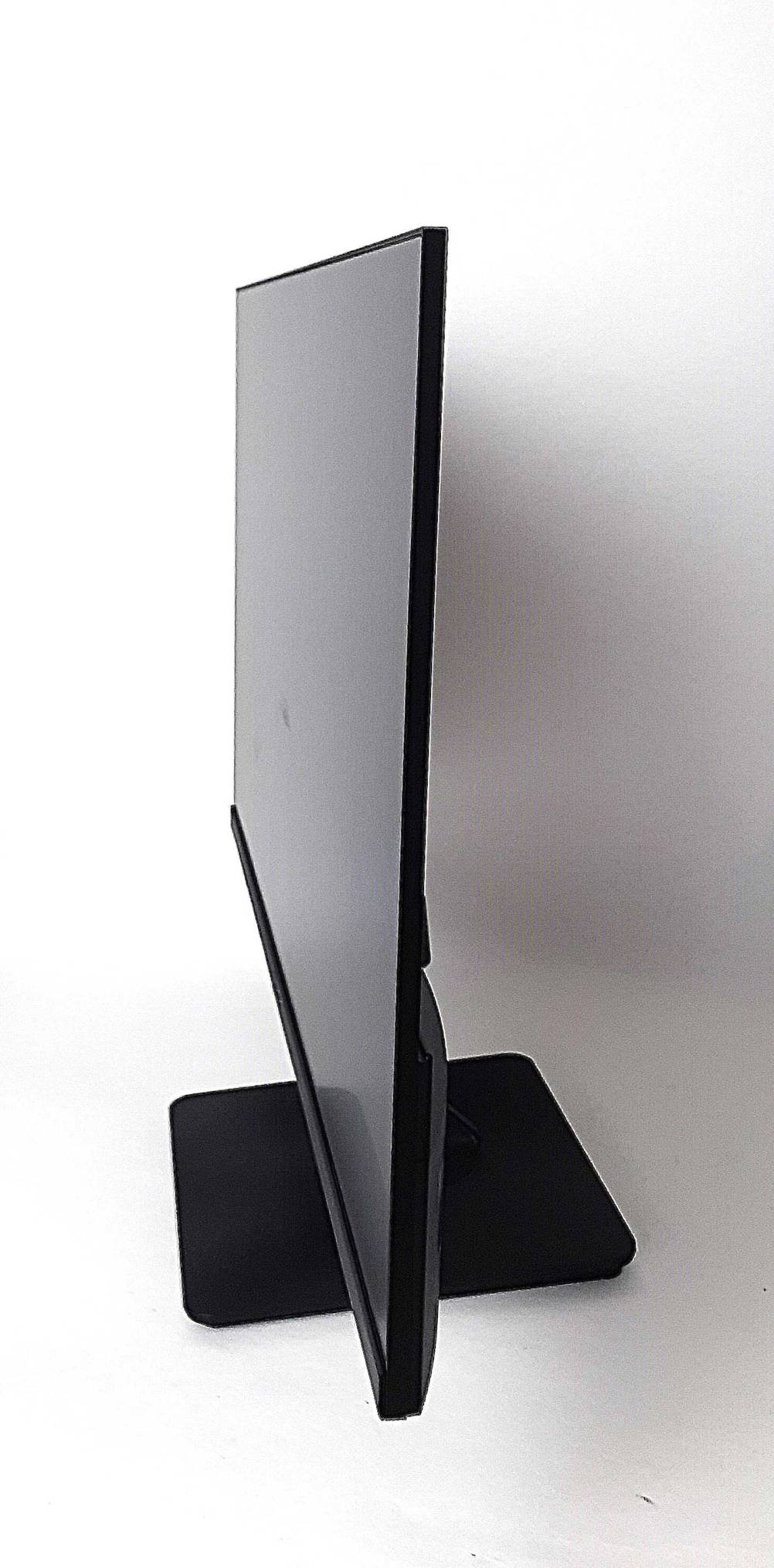 Seitenansicht des getesteten Acer-Monitors mit 27 Zoll.