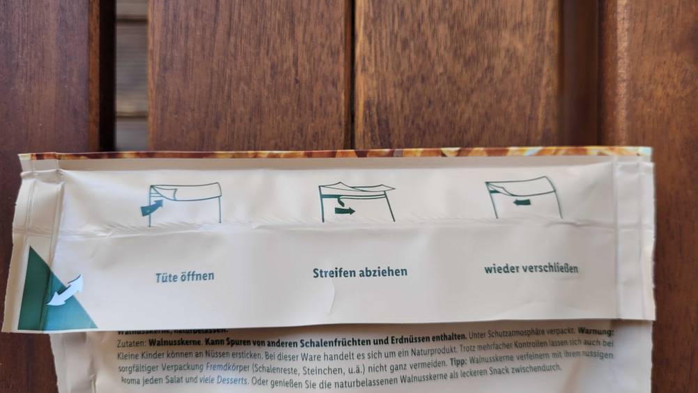 Wiederverschließbare Verpackung von Walnüssen.