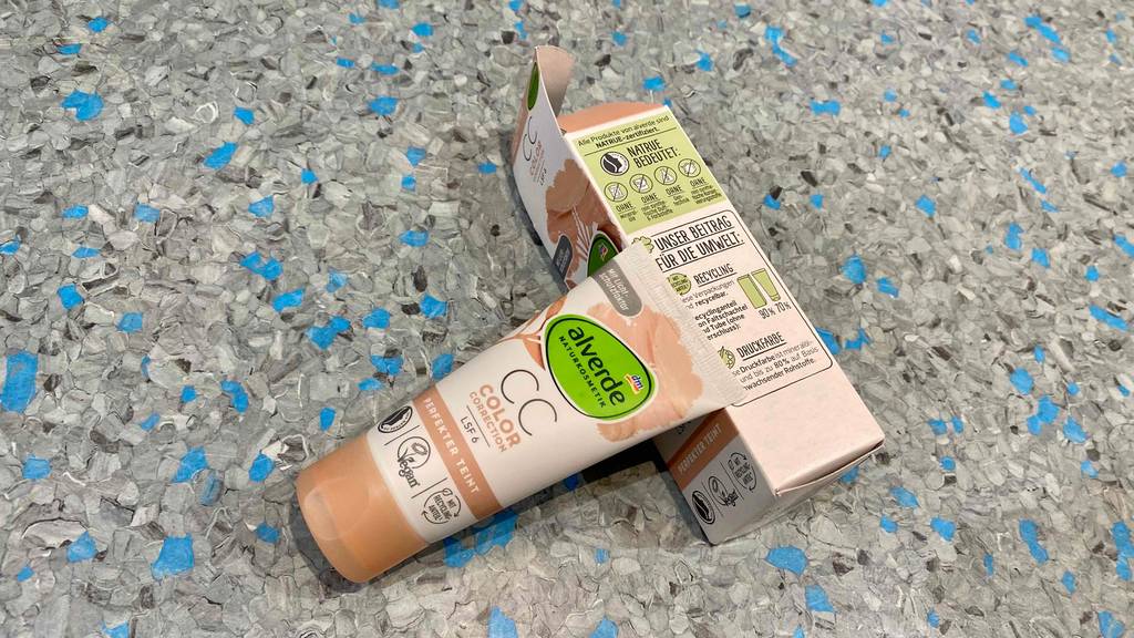 getönte Tagescreme im Test: Eine Tube Creme angelehnt an Originalverpackung