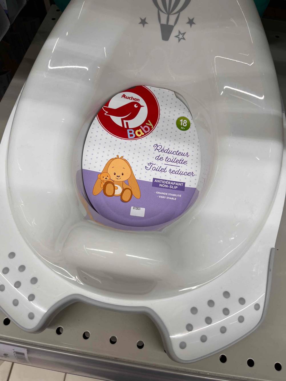 Toilettensitz für Kinder getestet: weißer Toilettensitz für Kinder von oben ersichtlich, mit dem Altershinweis 18 Monate+.