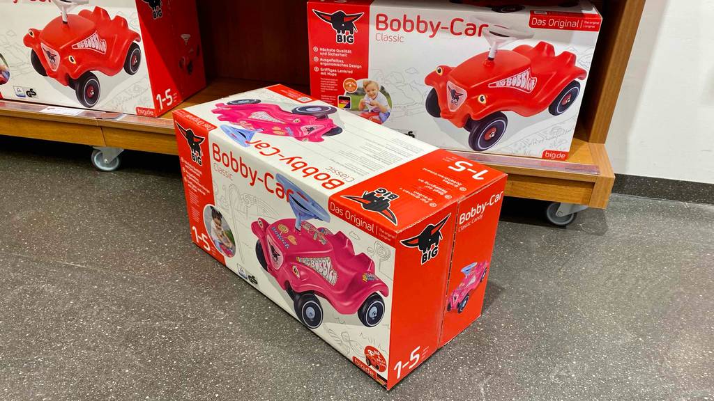 Bobby-Car getestet: Eine Verpackung eines Bobby-Cars für Kinder in einem Alter von eins bis fünf geeignet.