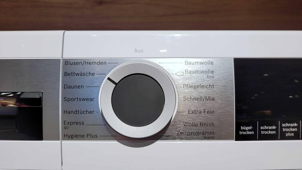 Bosch-Wärmepumpentrockner im Test: Programmauswahl eines Bosch-Wärmepumpentrockners im Fokus.