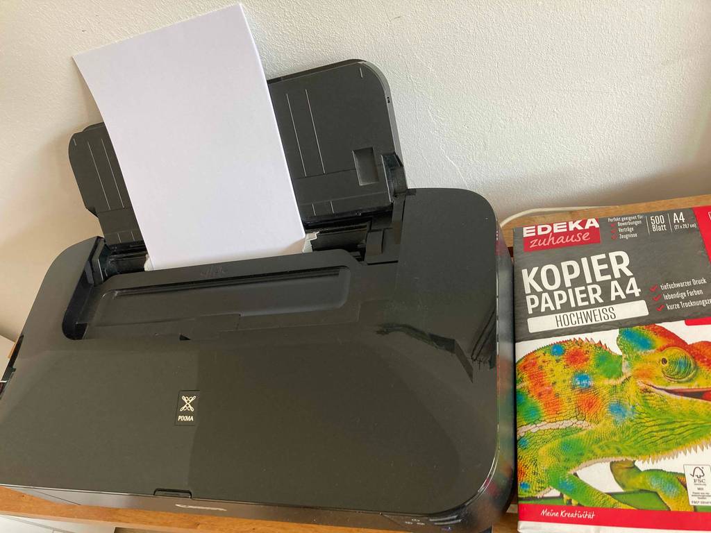 Drucker mit Druckerpapier