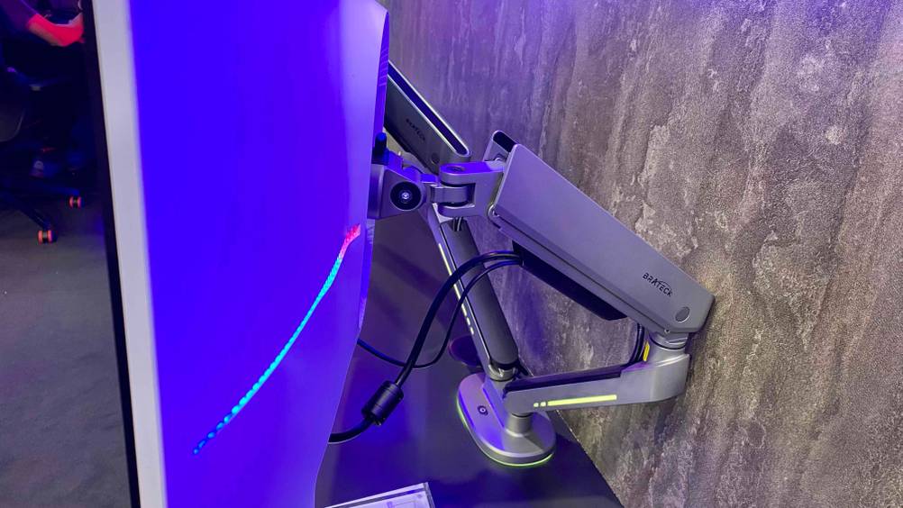 Gaming-Monitor 27 Zoll im Test: Gaming-Monitor Rückseite mit Verankerung