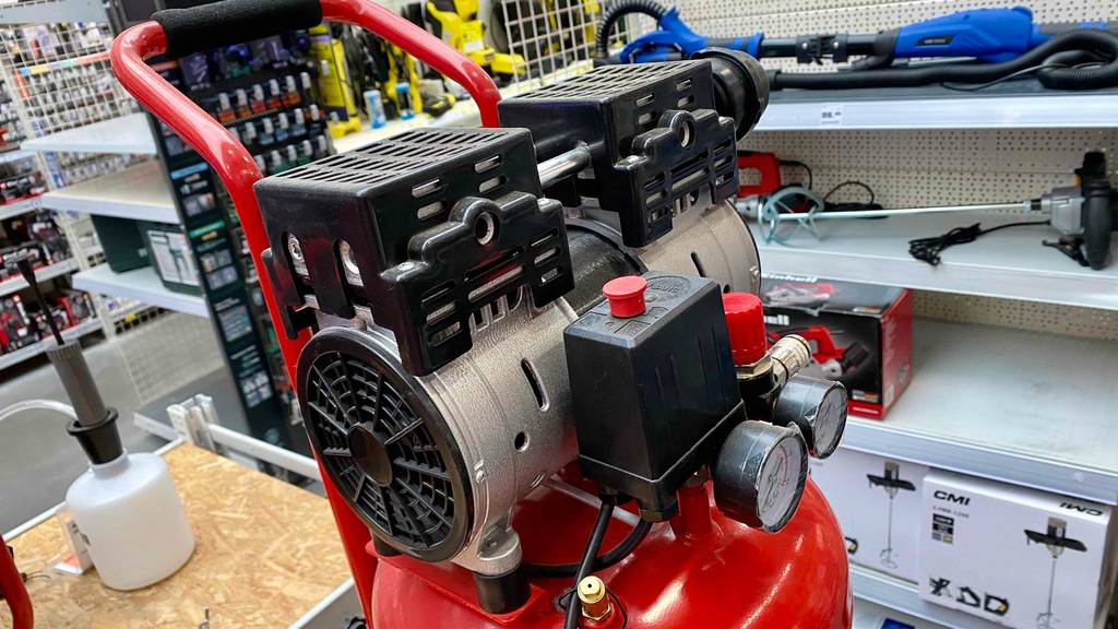 Oberer Teil eines getesteten Einhell-Kompressors im Fokus.