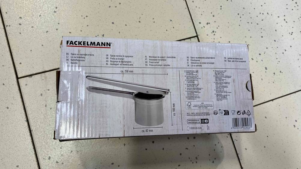 Spätzepresse im Test: Rückseite der Verpackung von Spätzepresse der Marke Fackelmann.