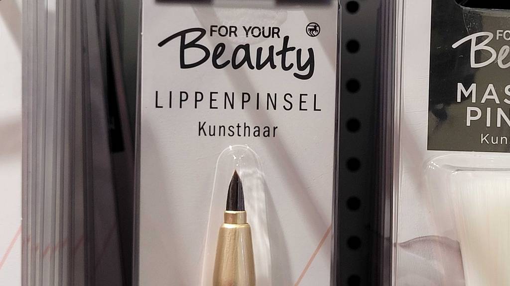 Die Spitze des getesteten Lippenpinsels in Nahaufnahme.