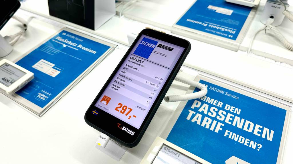 Test: ein gesichertes Gigaset-Smartphone ist in einem Geschäft ausgestellt.