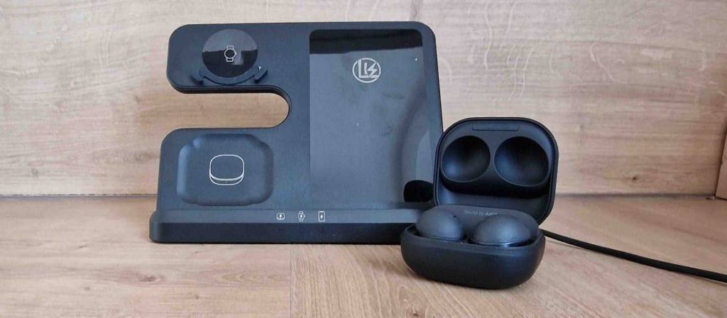 Handy-Ladestation im Test: Auch für Bluetooth-Kopfhörer geeignet.